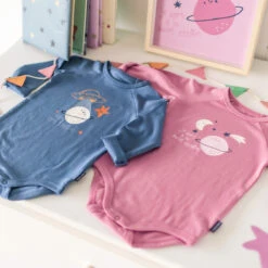 Cache-couche Bleu Avec Illustration De Planète, Bébé -Souris Mini Boutique 10 pyj 9c651b7a e91e 4f19 a659 982d66f17d54