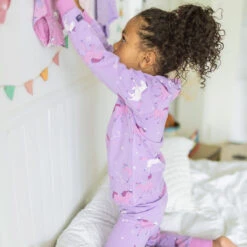 Pyjama Deux Pièces Mauve à Motifs De Licornes, Enfant -Souris Mini Boutique 13 pyj 56fe826a b992 44f4 9f69 e8387a2f6ff2