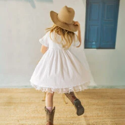 Robe Blanche En Jersey Crêpé Avec Broderies De Fleurs, Enfant -Souris Mini Boutique 15 indispensable 966292b7 1912 41b5 943b 60f2c6774e12