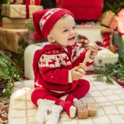 Cardigan Rouge En Tricot Avec Motifs Jacquard, Naissance 11 Cardigan Rouge En Tricot Avec Motifs Jacquard, Naissance -Souris Mini Boutique 16 layette