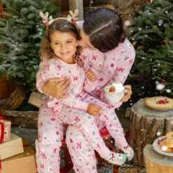 Chandail De Pyjama Rose à Motifs Des Fêtes, Adulte 6 Chandail De Pyjama Rose à Motifs Des Fêtes, Adulte -Souris Mini Boutique 18 pyj noel