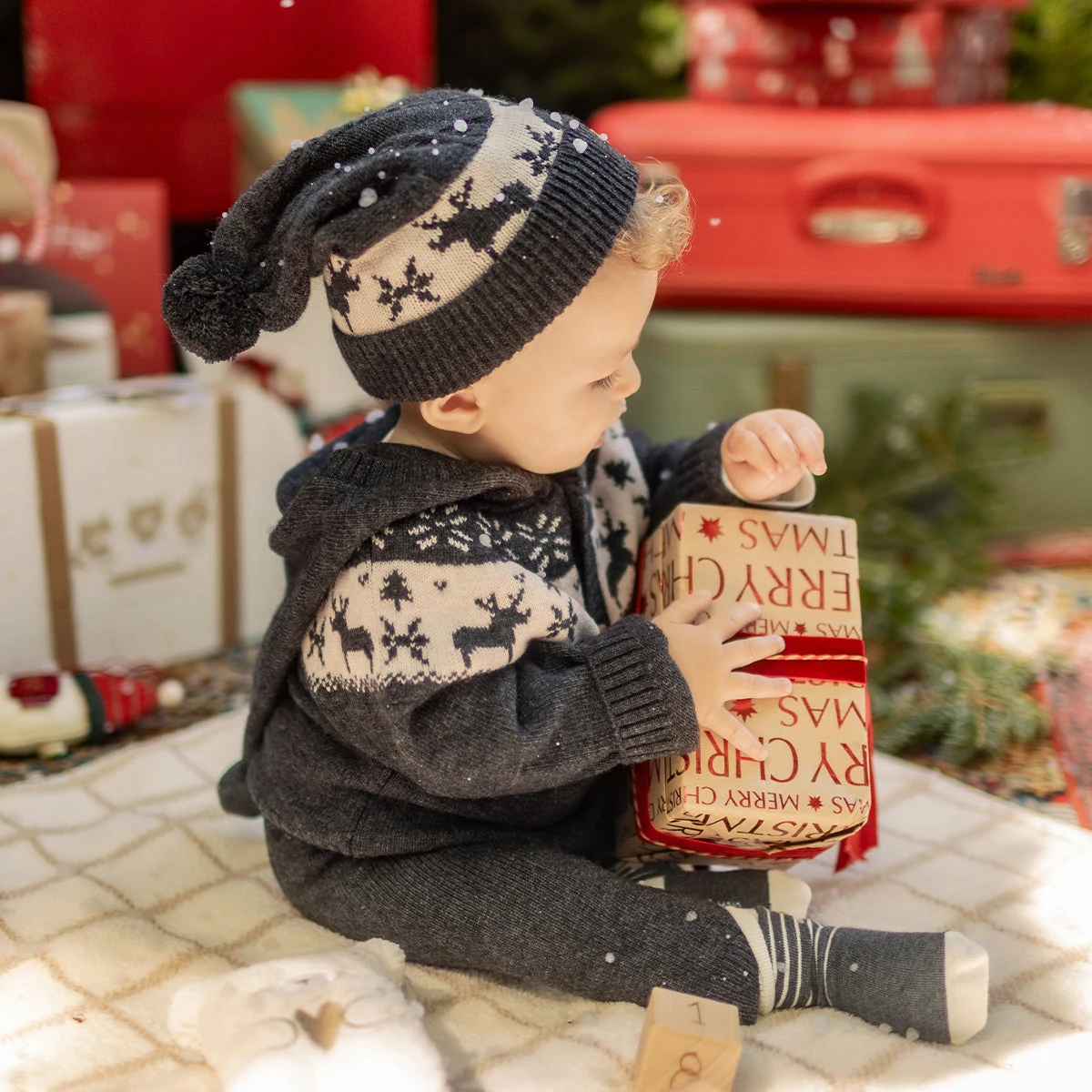 Cardigan Gris En Tricot Avec Motifs Jacquard, Naissance 4 Cardigan Gris En Tricot Avec Motifs Jacquard, Naissance – Image 4