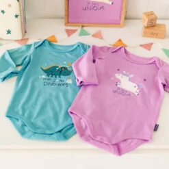 Cache-couche Turquoise Avec Illustration De Dinosaure, Bébé -Souris Mini Boutique 19 pyj 0a244d14 f7ce 43f0 9260 640a43b61190