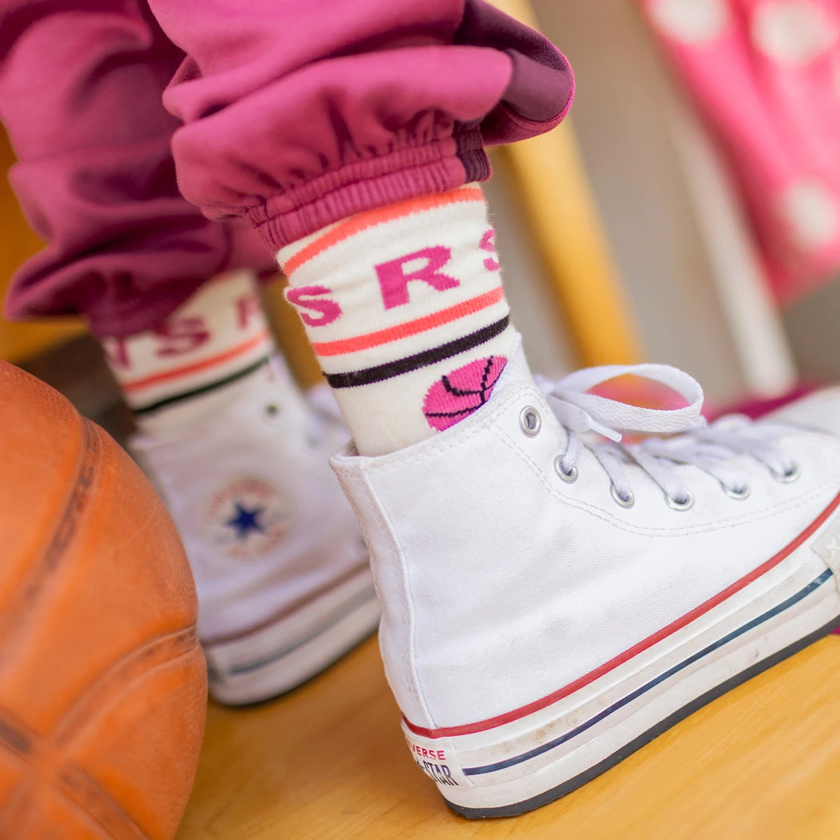 Chaussettes Crème à Motifs De Chiens Et De Ballons, Enfant 2 Chaussettes Crème à Motifs De Chiens Et De Ballons, Enfant – Image 2