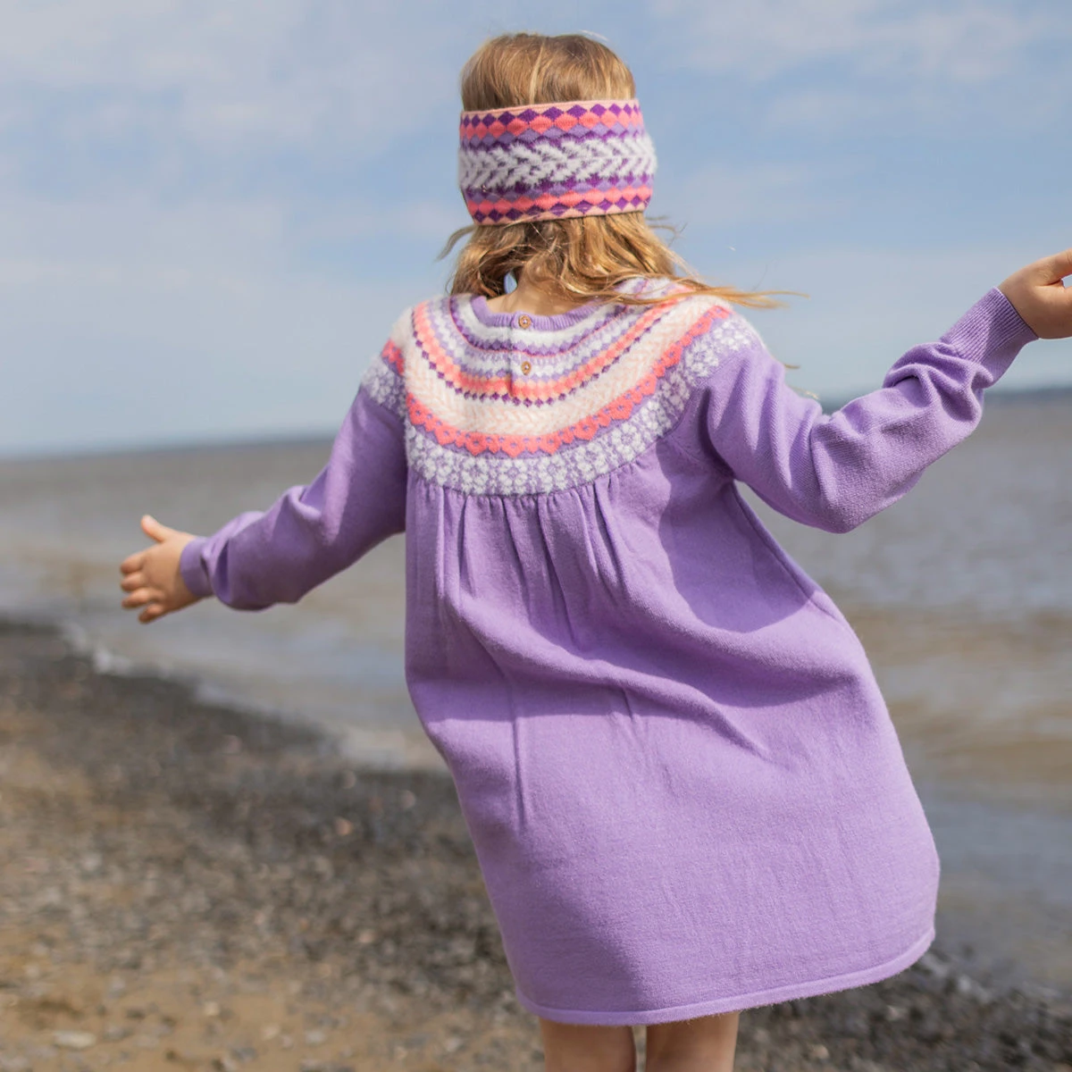 Robe Mauve En Tricot Avec Motifs, Enfant 3 Robe Mauve En Tricot Avec Motifs, Enfant – Image 3