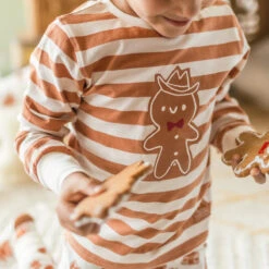 Pyjama Deux Pièces Crème à Rayures Et Motifs Pain D’épices, Enfant -Souris Mini Boutique 27 automne