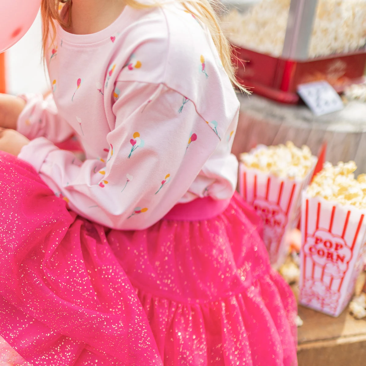 T-shirt Rose à Motifs De Ballons, Enfant 4 T-shirt Rose à Motifs De Ballons, Enfant – Image 4