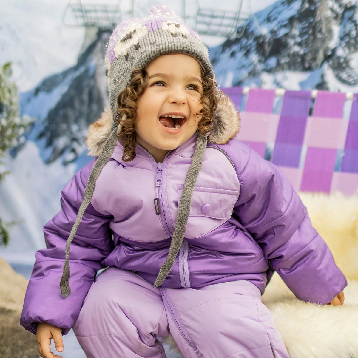 Tuque Mauve En Tricot Avec Moutons, Bébé 2 Tuque Mauve En Tricot Avec Moutons, Bébé – Image 2