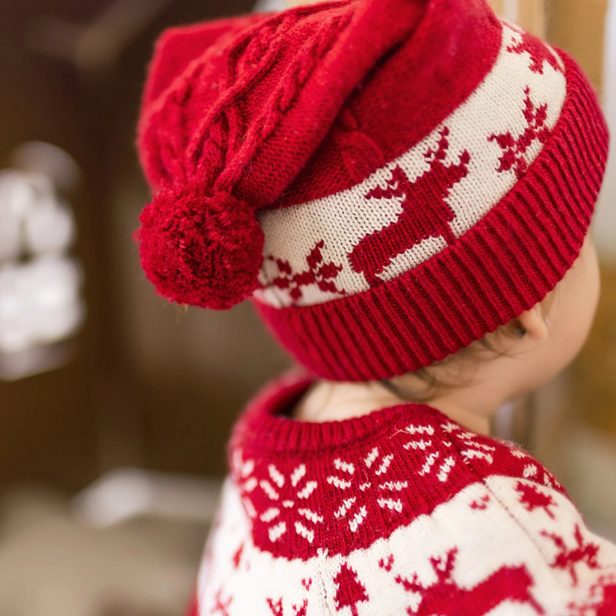 Bonnet Rouge à Motifs Jacquard, Naissance 4 Bonnet Rouge à Motifs Jacquard, Naissance – Image 4