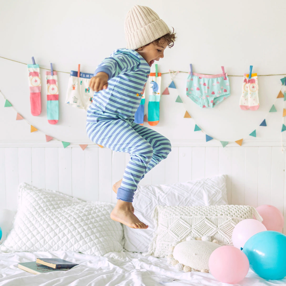 Pyjama Deux Pièces Bleu à Rayures, Enfant 3 Pyjama Deux Pièces Bleu à Rayures, Enfant – Image 3