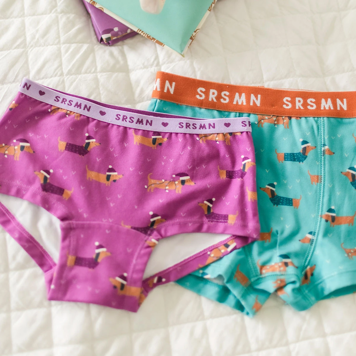 Culotte Garçonne Mauve à Motifs De Chiens, Enfant 2 Culotte Garçonne Mauve à Motifs De Chiens, Enfant – Image 2