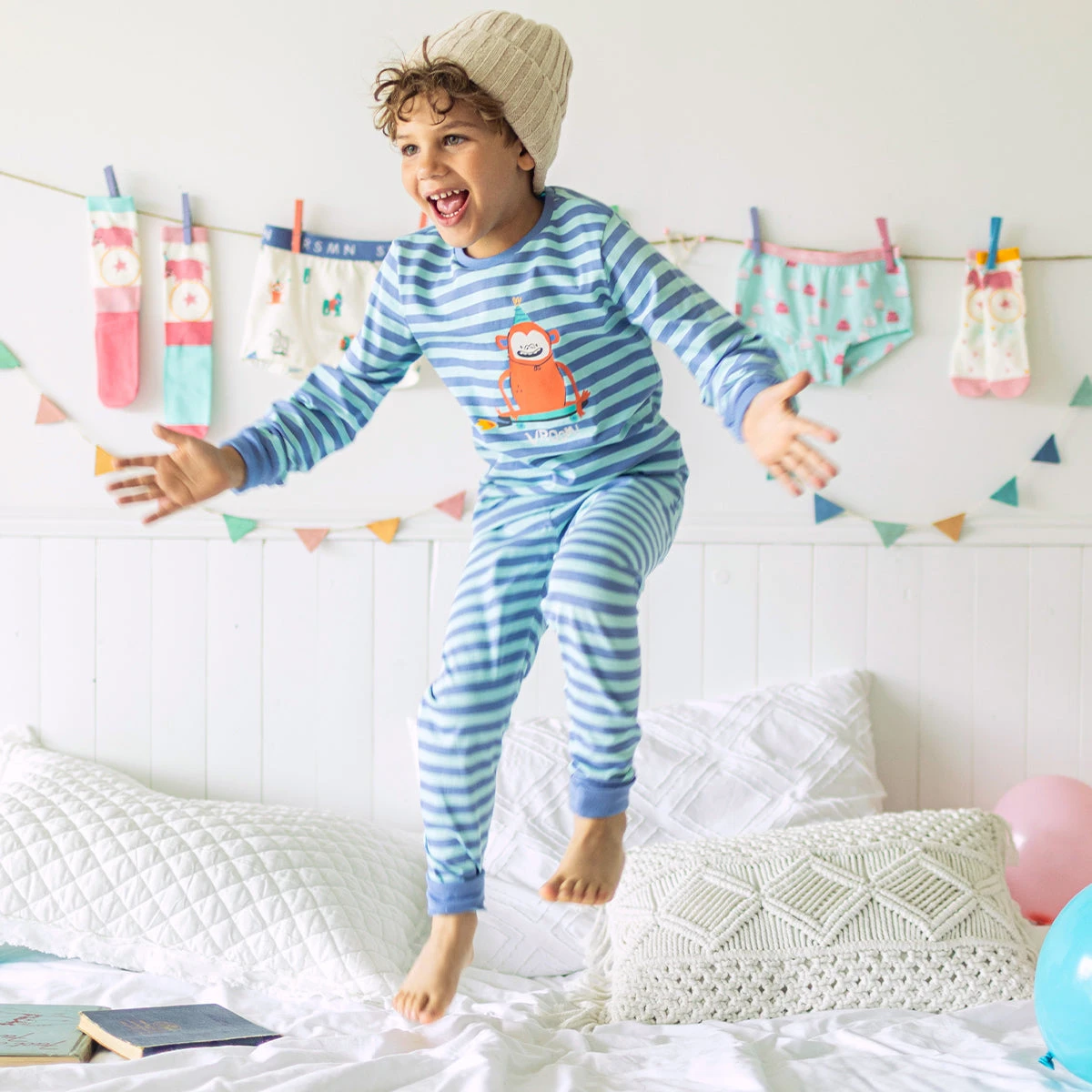 Pyjama Deux Pièces Bleu à Rayures, Enfant 2 Pyjama Deux Pièces Bleu à Rayures, Enfant – Image 2