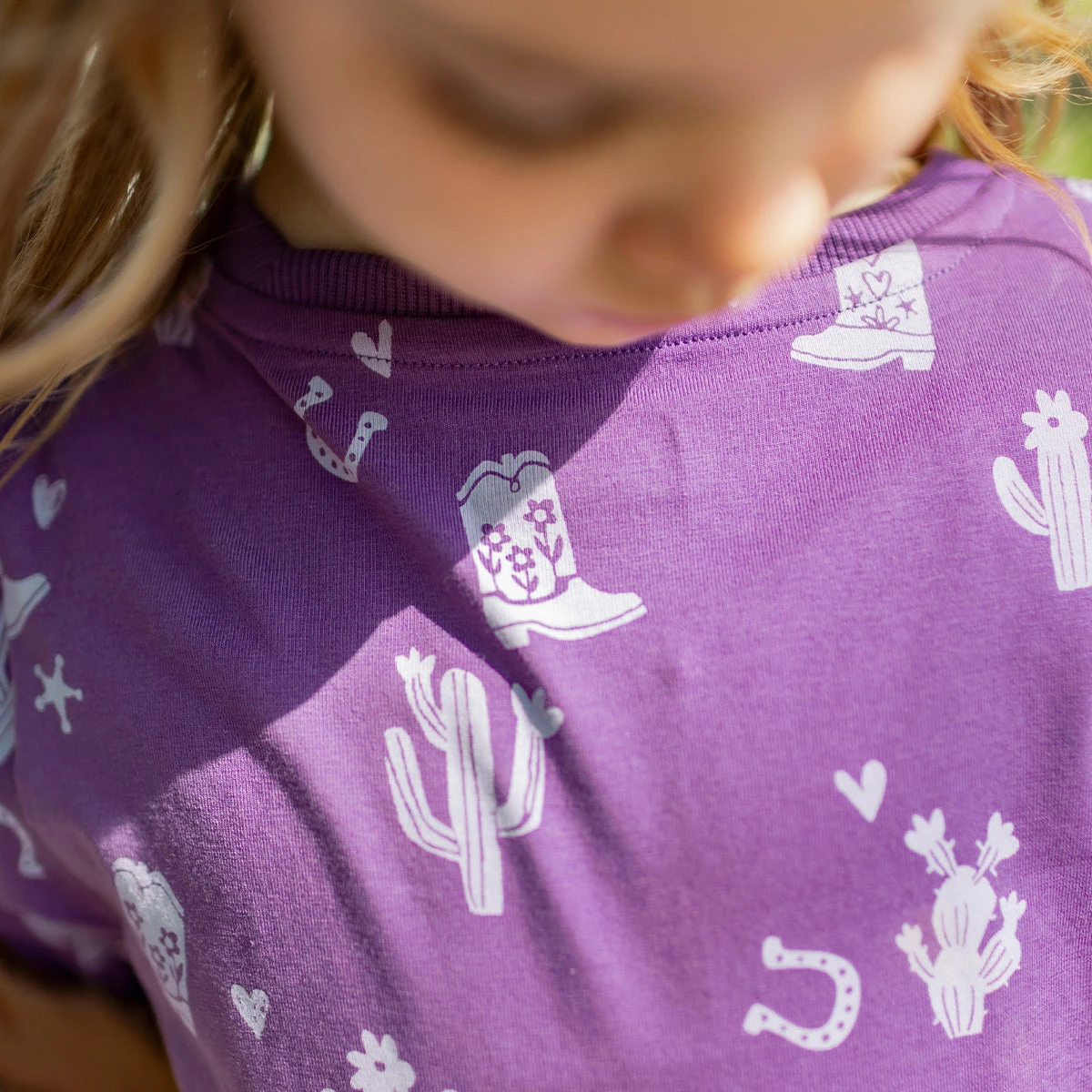 Robe Mauve à Motifs Western, Enfant 4 Robe Mauve à Motifs Western, Enfant – Image 4