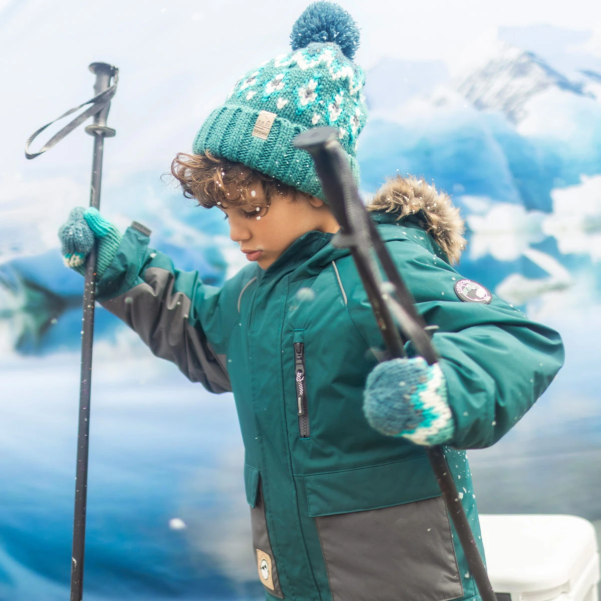 Tuque Turquoise En Tricot Avec Motifs, Enfant 2 Tuque Turquoise En Tricot Avec Motifs, Enfant – Image 2