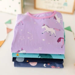 Pyjama Deux Pièces Bleu Foncé à Motifs De Planètes, Enfant -Souris Mini Boutique 6 pyj 1
