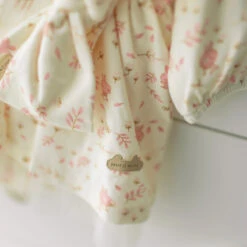 L’ensemble Robe Et Bandeau Crème Avec Motifs, Naissance 10 L’ensemble Robe Et Bandeau Crème Avec Motifs, Naissance -Souris Mini Boutique 781700056 33 lot rose