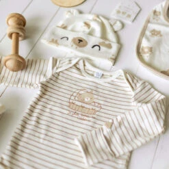 Coffret Cadeau Crème Et Beige « Le Classique » (8 Pièces), Naissance 31 Coffret Cadeau Crème Et Beige « Le Classique » (8 Pièces), Naissance -Souris Mini Boutique 781804653 2classique creme