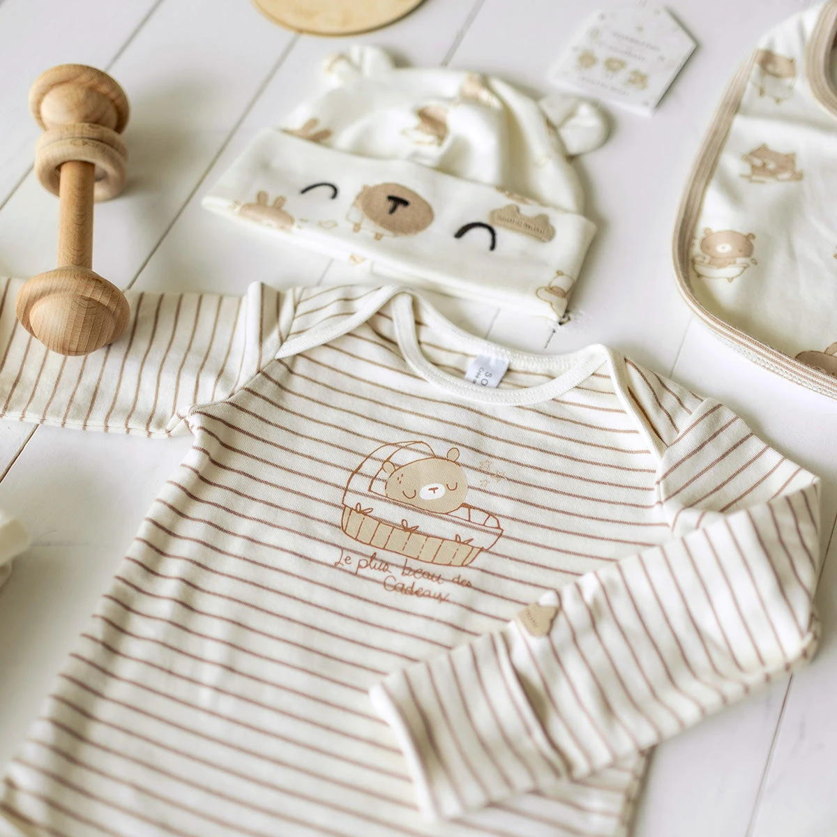 Coffret Cadeau Crème Et Beige « Le Classique » (8 Pièces), Naissance 12 Coffret Cadeau Crème Et Beige « Le Classique » (8 Pièces), Naissance – Image 12