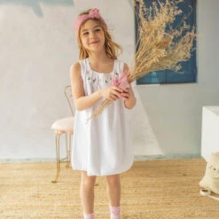 Robe Blanche En Tricot Avec Broderies Florales, Enfant -Souris Mini Boutique 7 indispensable e19d2460 7915 4f91 938a ae4c407f81a6