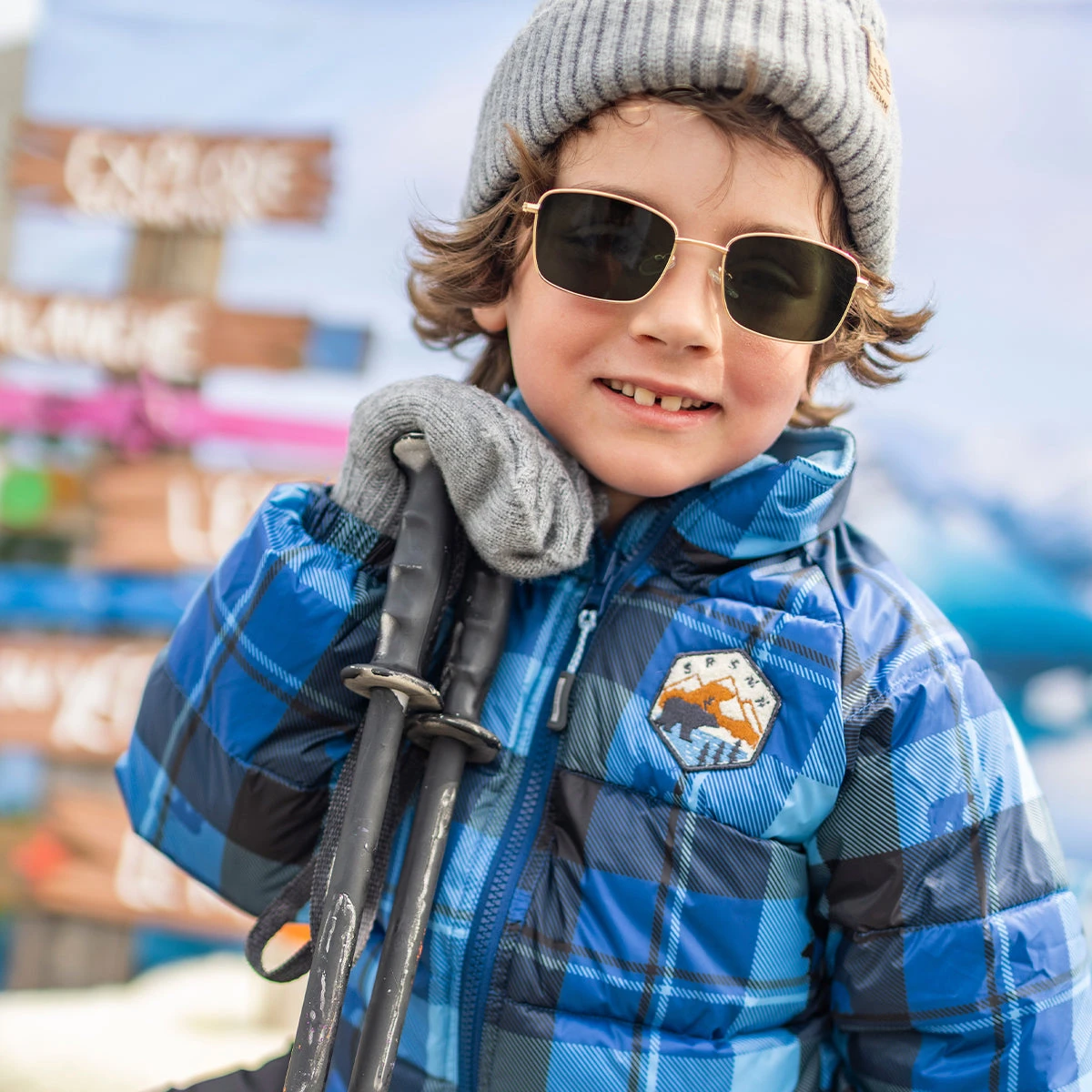 Mitaines Grises En Tricot, Enfant 3 Mitaines Grises En Tricot, Enfant – Image 3