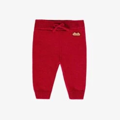 Pantalon Rouge En Tricot, Naissance