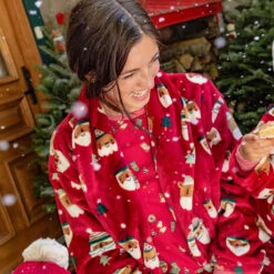 Robe De Chambre Rouge En Peluche Avec Motifs Des Fêtes, Adulte -Souris Mini Boutique Femme Chandail pyjama rouge motifs des Fetes adulte 0985002a jpeg 1