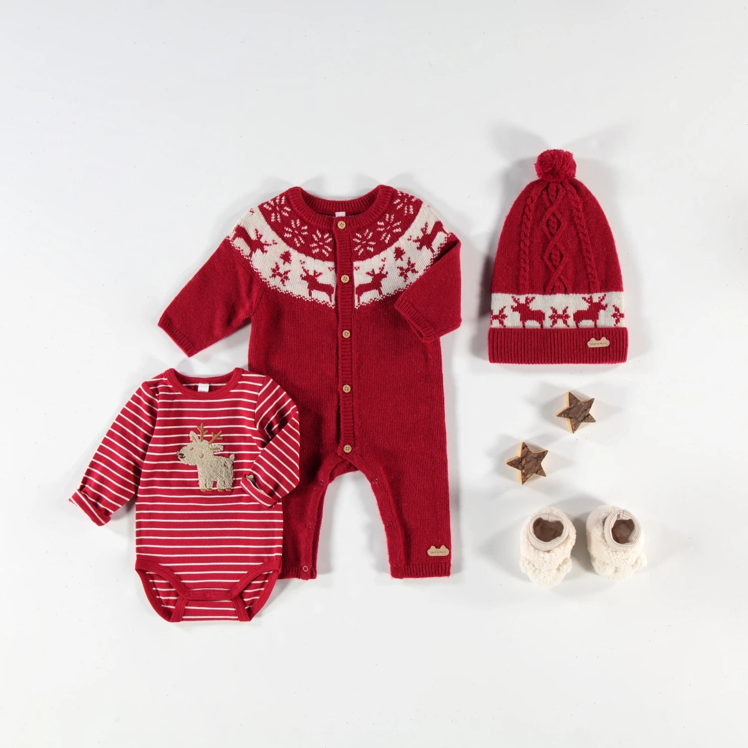 Bonnet Rouge à Motifs Jacquard, Naissance 8 Bonnet Rouge à Motifs Jacquard, Naissance – Image 8