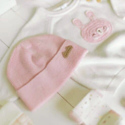 Coffret Cadeau Rose Et Crème « Le Premium » (14 Pièces), Naissance -Souris Mini Boutique bonnet et maille du coffret naissance premium rose