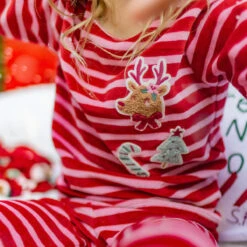 Pyjama Deux Pièces En Velours Rose Et Rouge à Rayures, Enfant -Souris Mini Boutique detail pyjama noel rouge rayures renne sapin sucre orge jpg