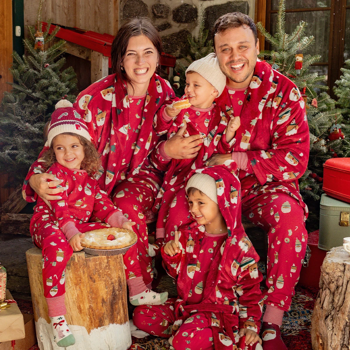 Robe De Chambre Rouge En Peluche Avec Motifs Des Fêtes, Bébé 5 Robe De Chambre Rouge En Peluche Avec Motifs Des Fêtes, Bébé – Image 5