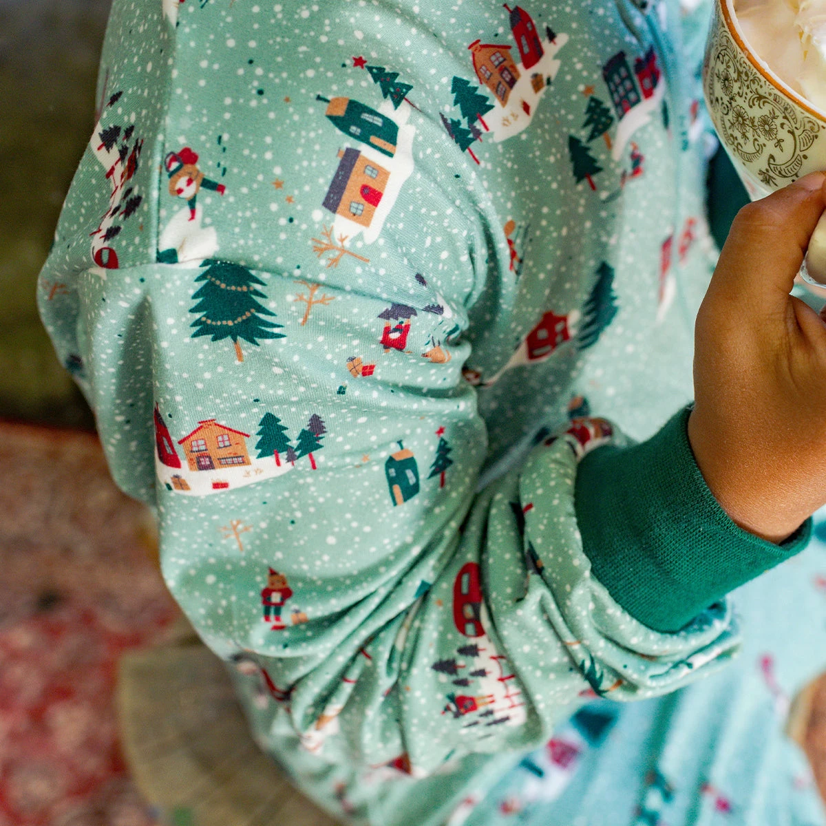 Pyjama Une Pièce Vert à Motifs Des Fêtes, Enfant 3 Pyjama Une Pièce Vert à Motifs Des Fêtes, Enfant – Image 3