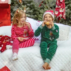 Pyjama Deux Pièces En Velours Rose Et Rouge à Rayures, Enfant -Souris Mini Boutique pyjamas noel enfants rayures rouges vertes biscuits festif jpeg